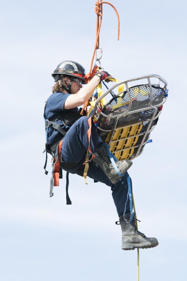 Army engineers participate in joint emergency response training