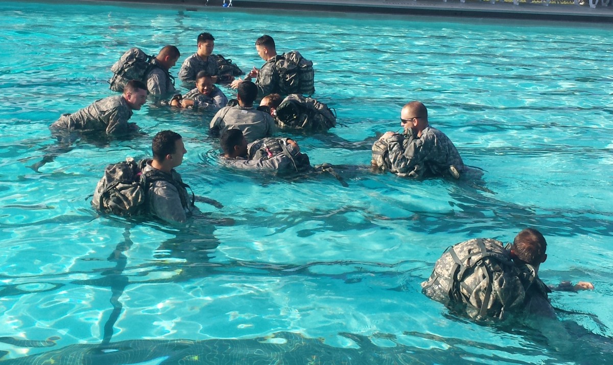 Army Eod Soldiers Hone Water Survival Skills Article The United States Army 2295