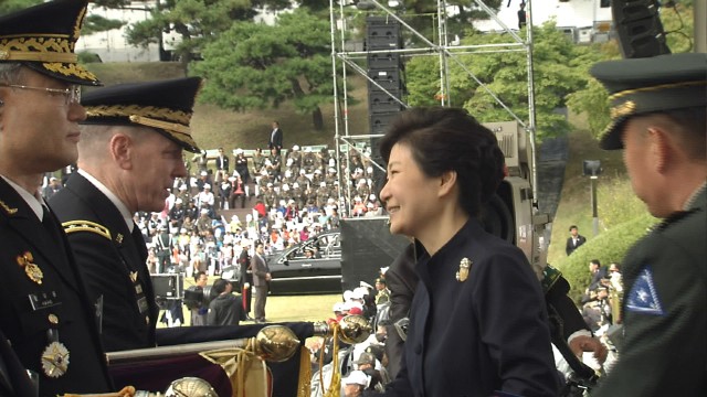 RoK President Park Geun-hye presents the RoK Presidential Unit Citation award