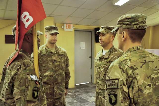 University of North Alabama alumnus takes guidon from a fellow Lion