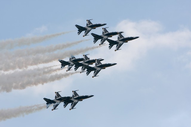 Republic of Korea Air Force "Black Eagles" perform at the 2014 RoK Ground Forces Festival, Gyeryong Korea Oct. 2, 2014
