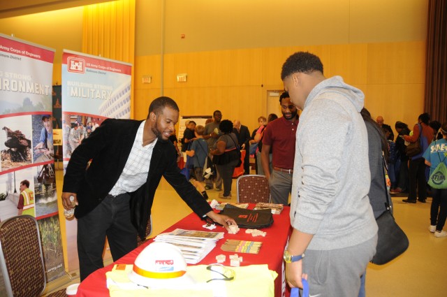 Corps architect engages students at STEM event