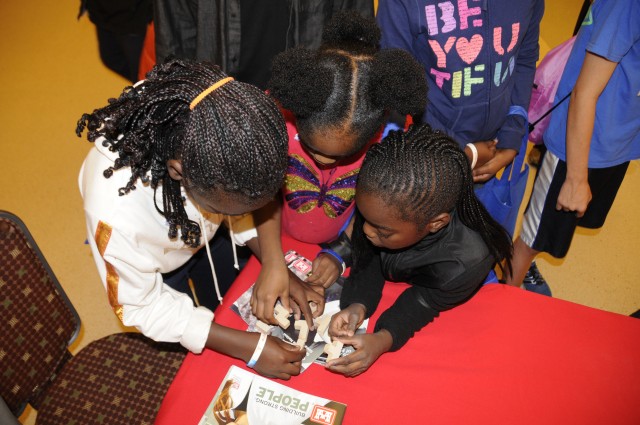 Students solve puzzle at Morgan State STEM Expo