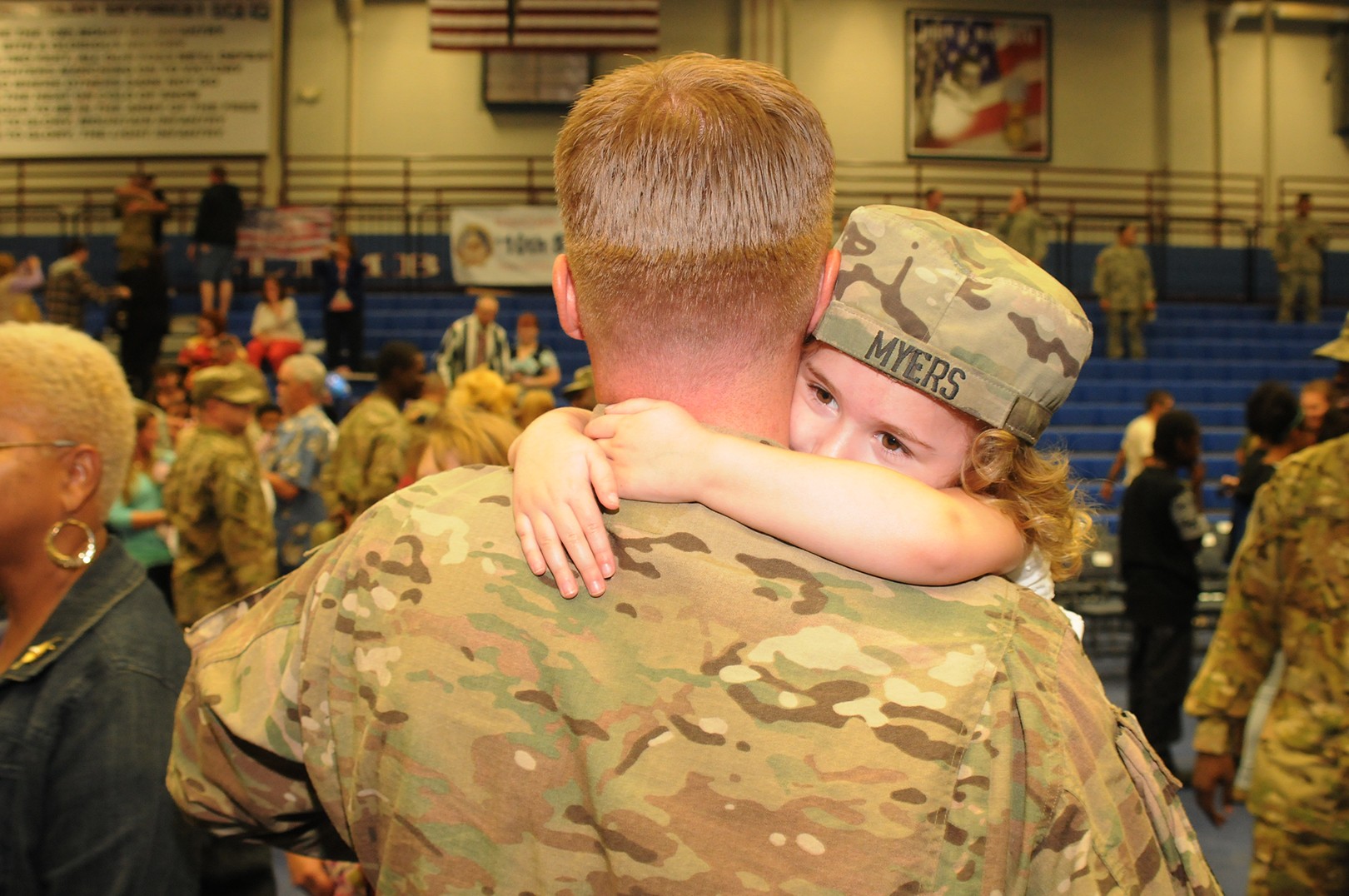 10th Sustainment Brigade Soldiers Receive Warm Welcome Home 