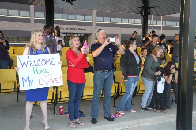 Final deployed Air Cav Soldiers return home