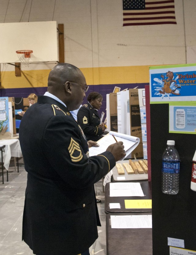 Army Reserve Soldiers volunteer to judge children's science fair