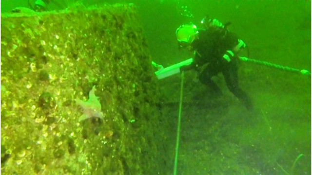 Hawaii-based Army divers repair breakwaters in cold Alaskan water