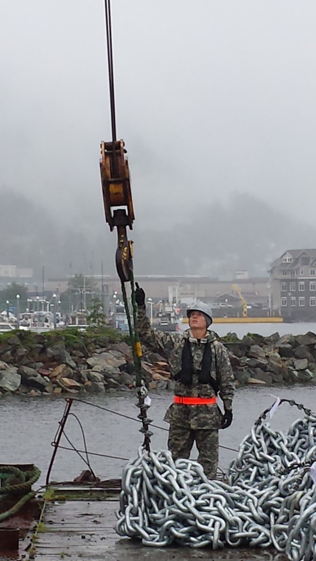 Hawaii-based Army divers repair breakwaters in cold Alaskan waters