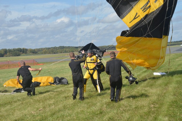 Golden Knights show civilian leaders the Army way