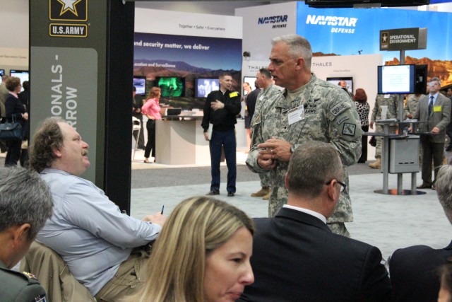 Commander presents integrated capabilities at AUSA