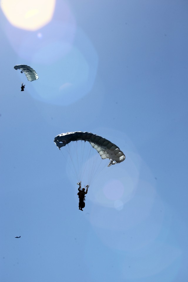 USASOC Black Daggers combat equipment jump demonstration
