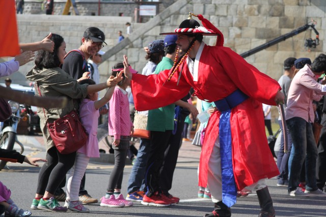 U.S. Army Soldier participates in local South Korean parade