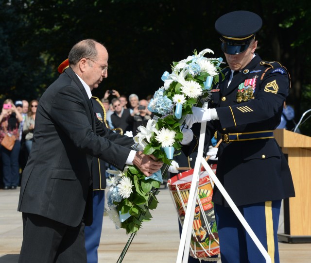 Israeli Minister of Defense honors America's fallen