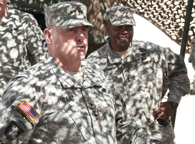 FORSCOM Commander visits Ft. Bliss and NIE