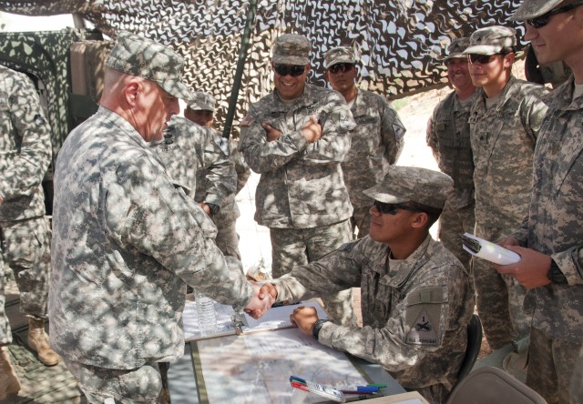 FORSCOM Commander visits Ft. Bliss and NIE