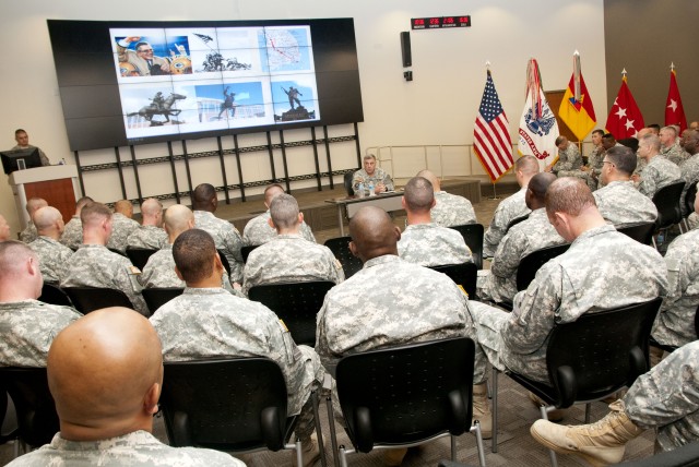 FORSCOM Commander visits Ft. Bliss and NIE