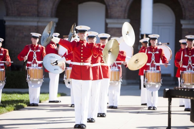 Amos passes Marine command to Dunford