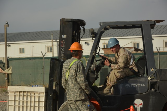 3-401st AFSBn master driver educates forklift operators