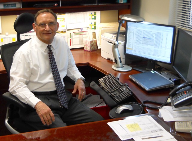 Fort Eustis contracting director to retire