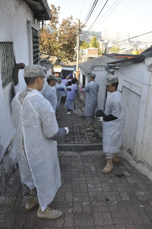 Area II soldiers warm Susaek-dong community