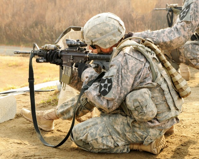 US Army Soldiers shoot for Japan Marksmanship Badge during Orient Shield 14