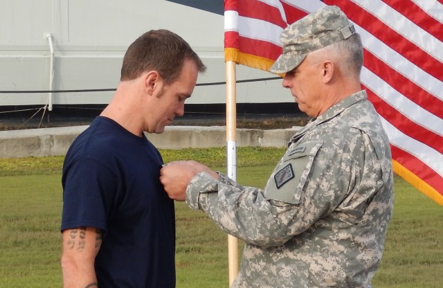 General recognizes former Soldier for bravery in Iraq