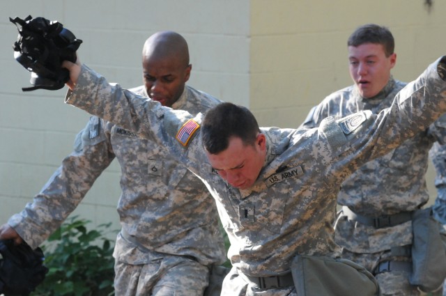 Paratrooers gain confidence in M50 protective mask