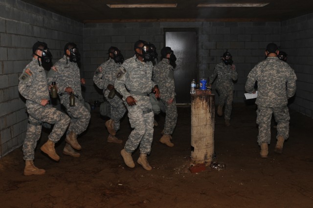 Paratroopers gain confidence in M50 protective mask