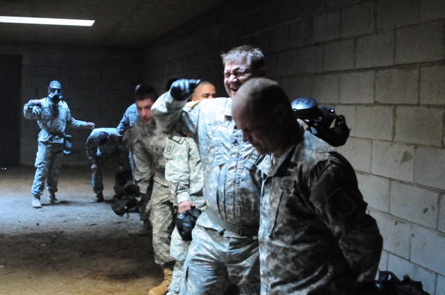 Paratroopers gain confidence in M50 protective mask
