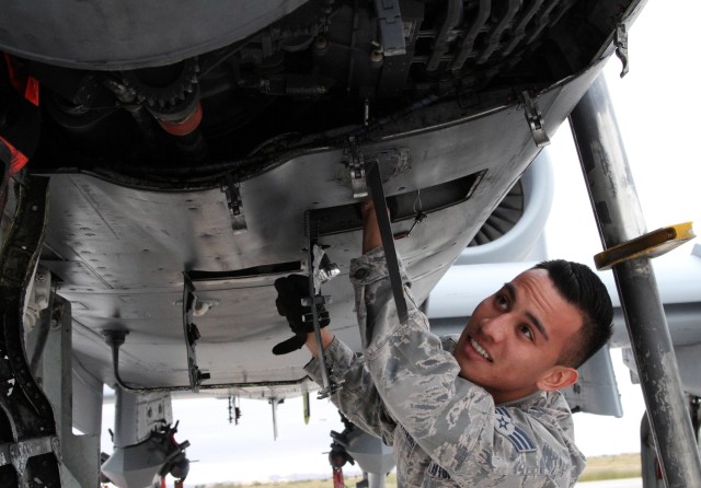 Air Force maintainers keep close air support up in the sky