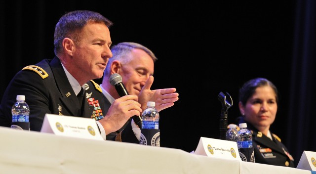 Seven Army generals talk leadership with ROTC cadets