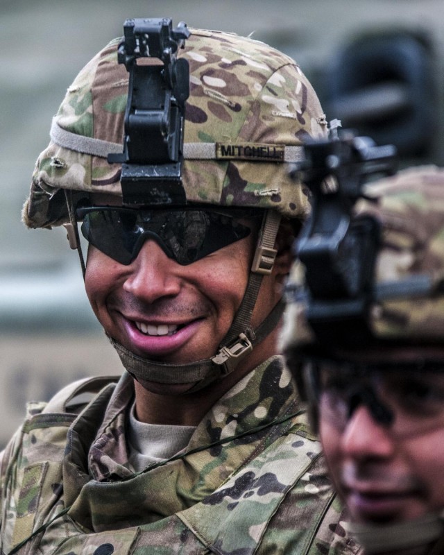 US, Estonian troops help town celebrate Father's Day