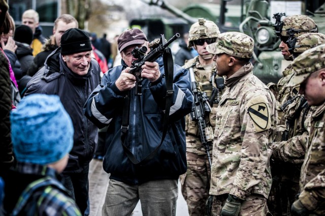US, Estonian troops help town celebrate Father's Day