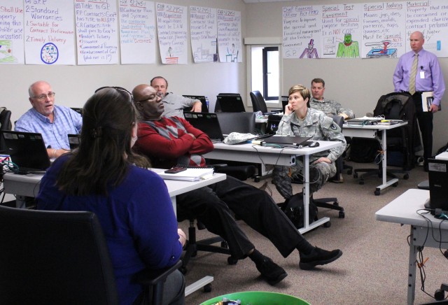 Army Contracting Command leaders visit ACC-RI