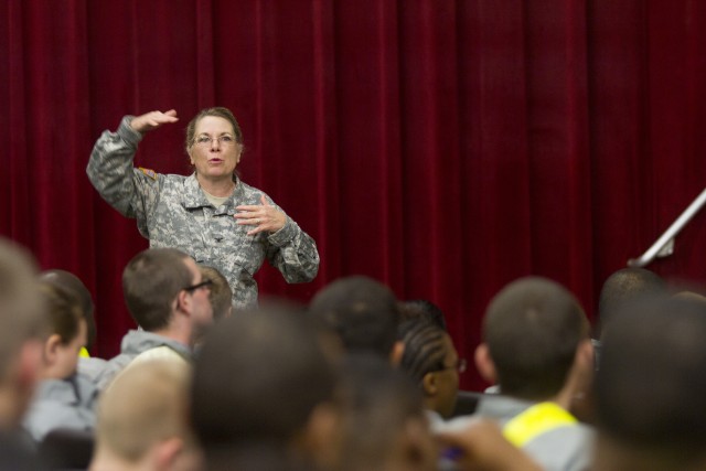 Reserve Soldiers learn nutrition key to successful lifestyle