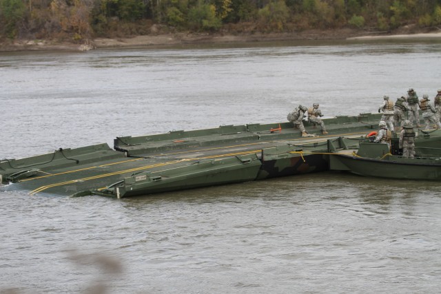 Bridge engineers flow through Missouri River water ops
