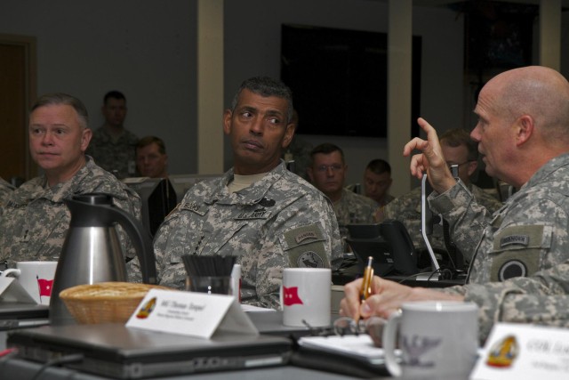 USARPAC commander visits JBLM