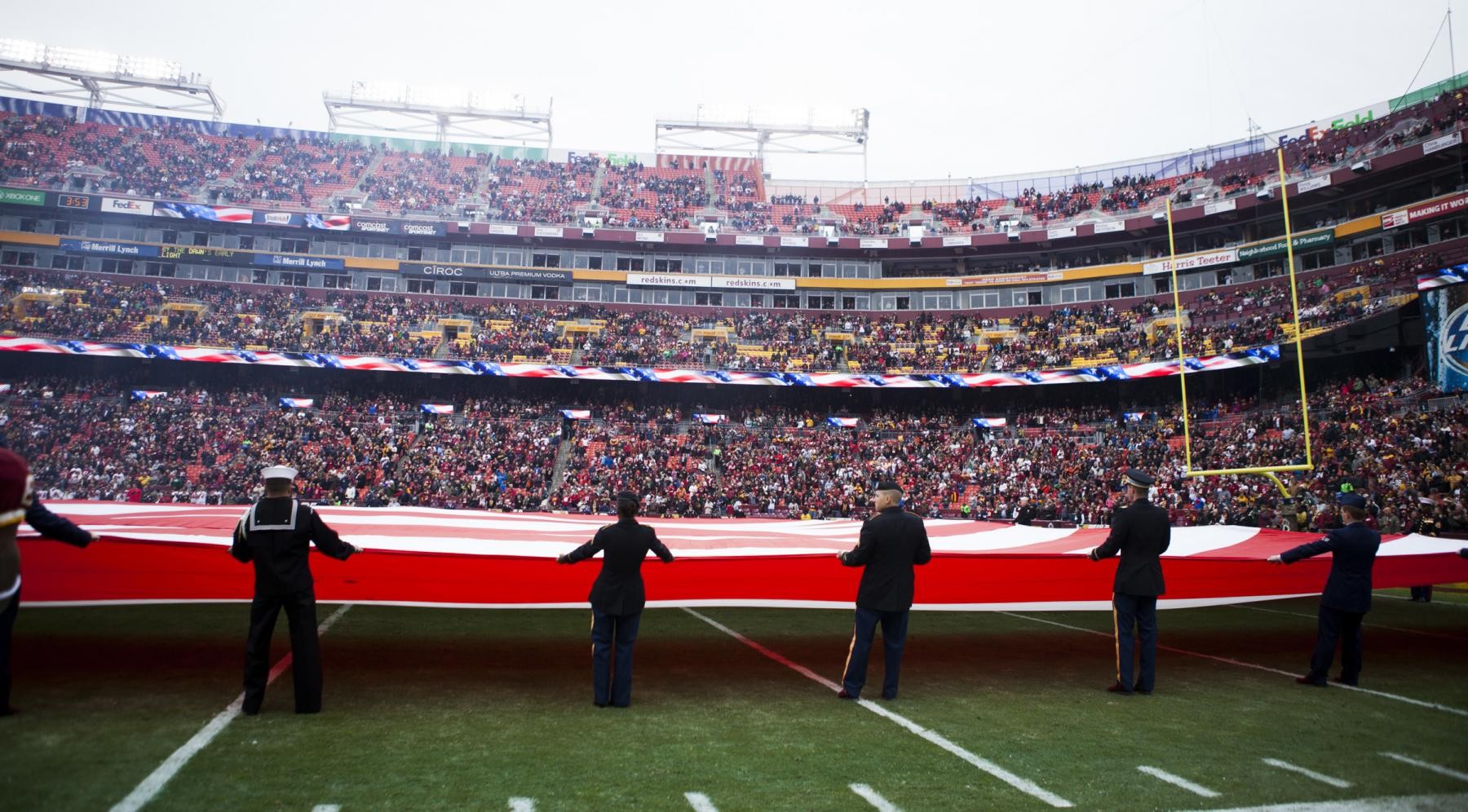 Redskins salute the military, Article