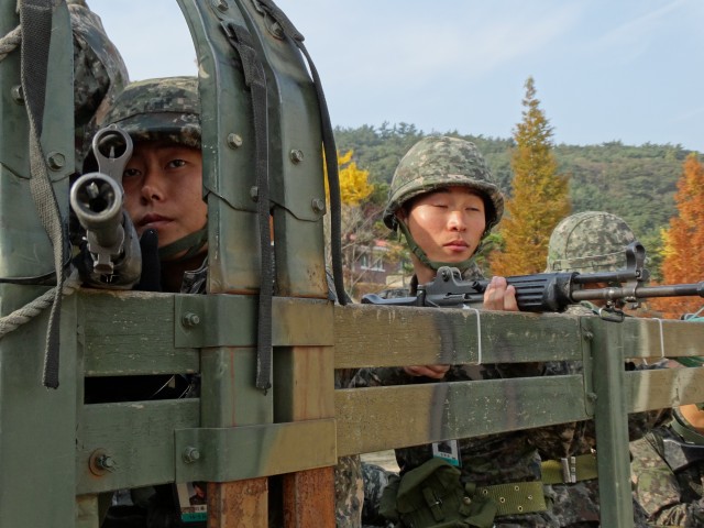 Republic of Korea Soldiers take up observation positions