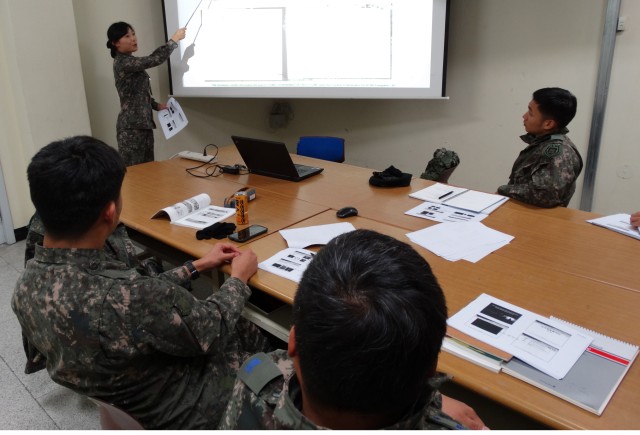 Korea Army Lieutenant Joo Gayeon gives instruction