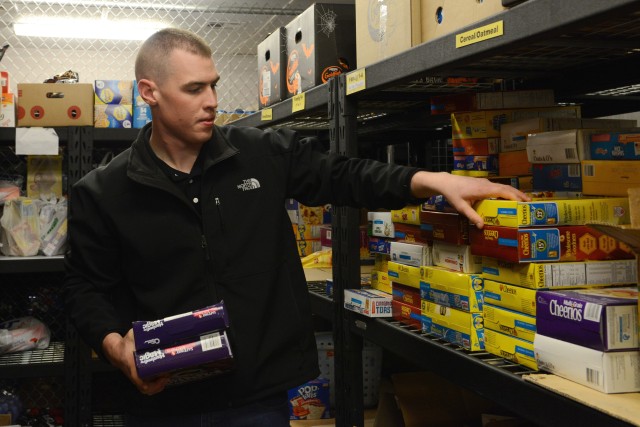 Soldiers give back during the holiday season