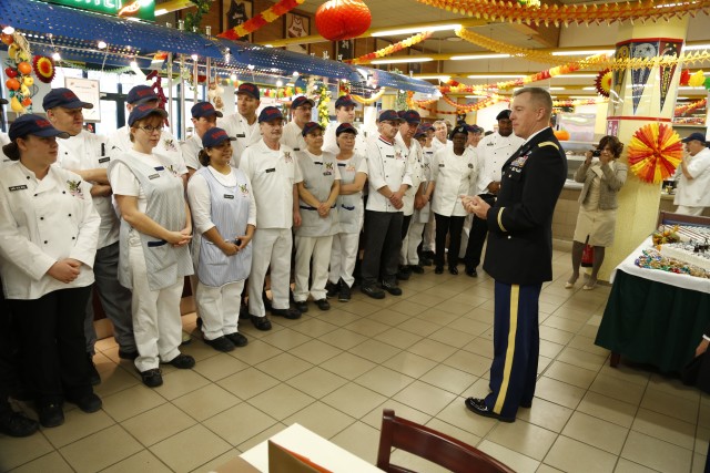 Col. Mackey thanks Dining Facility staff for their hard work
