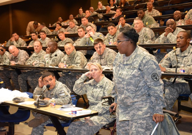 VA Soldier interns share transition success stories with Fort Hood WTU Soldiers
