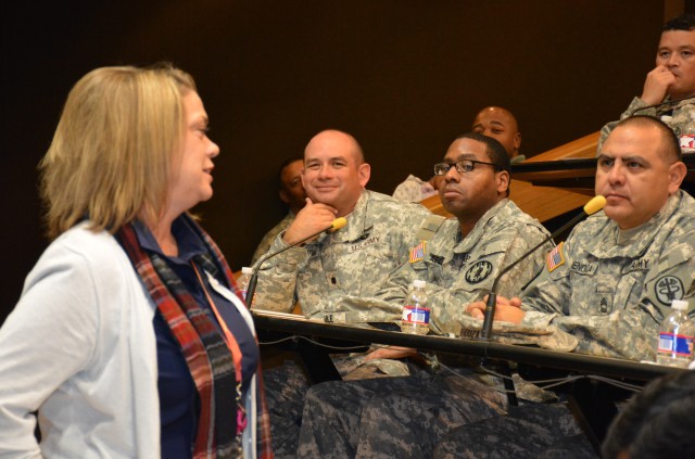VA Soldier interns share transition success stories with Fort Hood WTU Soldiers