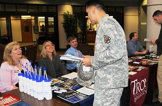 Education Fair Provides Education Opportunities For Soldiers Article