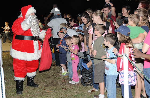 Tree lighting sets off string of holiday events