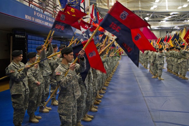 Secretary of Army officially welcomes 10th Mountain Division Soldiers home