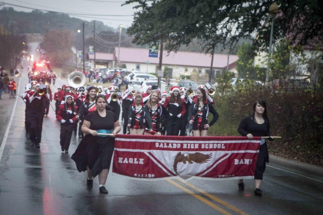 'Brave Rifles,' Village of Salado bring holiday cheer with Christmas parade