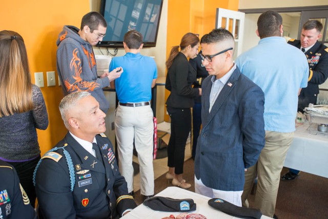 5th AR command team visits UTEP ROTC for Thanksgiving