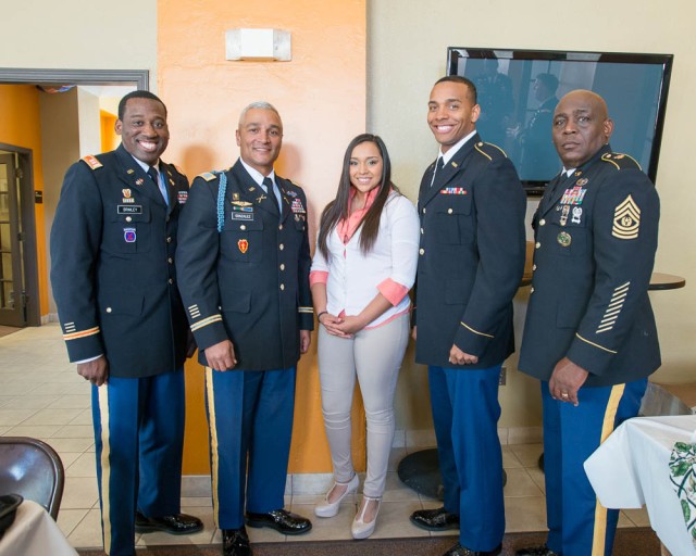 5th AR command team visits UTEP ROTC for Thanksgiving